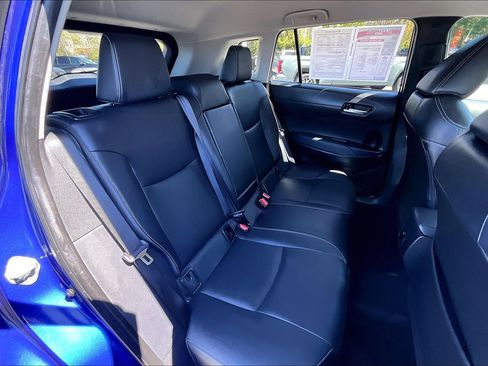 Used 2024 Toyota Corolla Cross XLE image 25