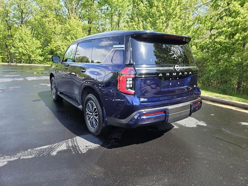 Used 2025 Nissan Armada SL w/ Captain's Chari Seat Package AWD/4WD image 6