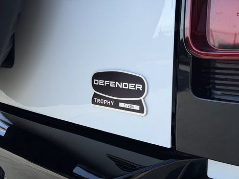 Used 2023 Land Rover Defender 90 X-Dynamic SE AWD/4WD image 12