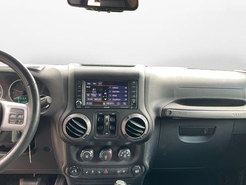 Used 2018 Jeep Wrangler Unlimited Sport AWD/4WD image 11