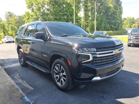 Used 2024 Chevrolet Tahoe LT w/ Luxury Package RWD image 3