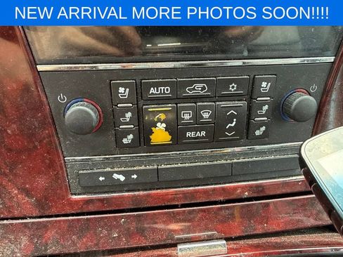 Used 2010 Cadillac Escalade Luxury AWD/4WD image 13