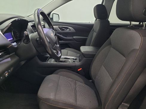 Used 2021 Chevrolet Traverse LT image 17