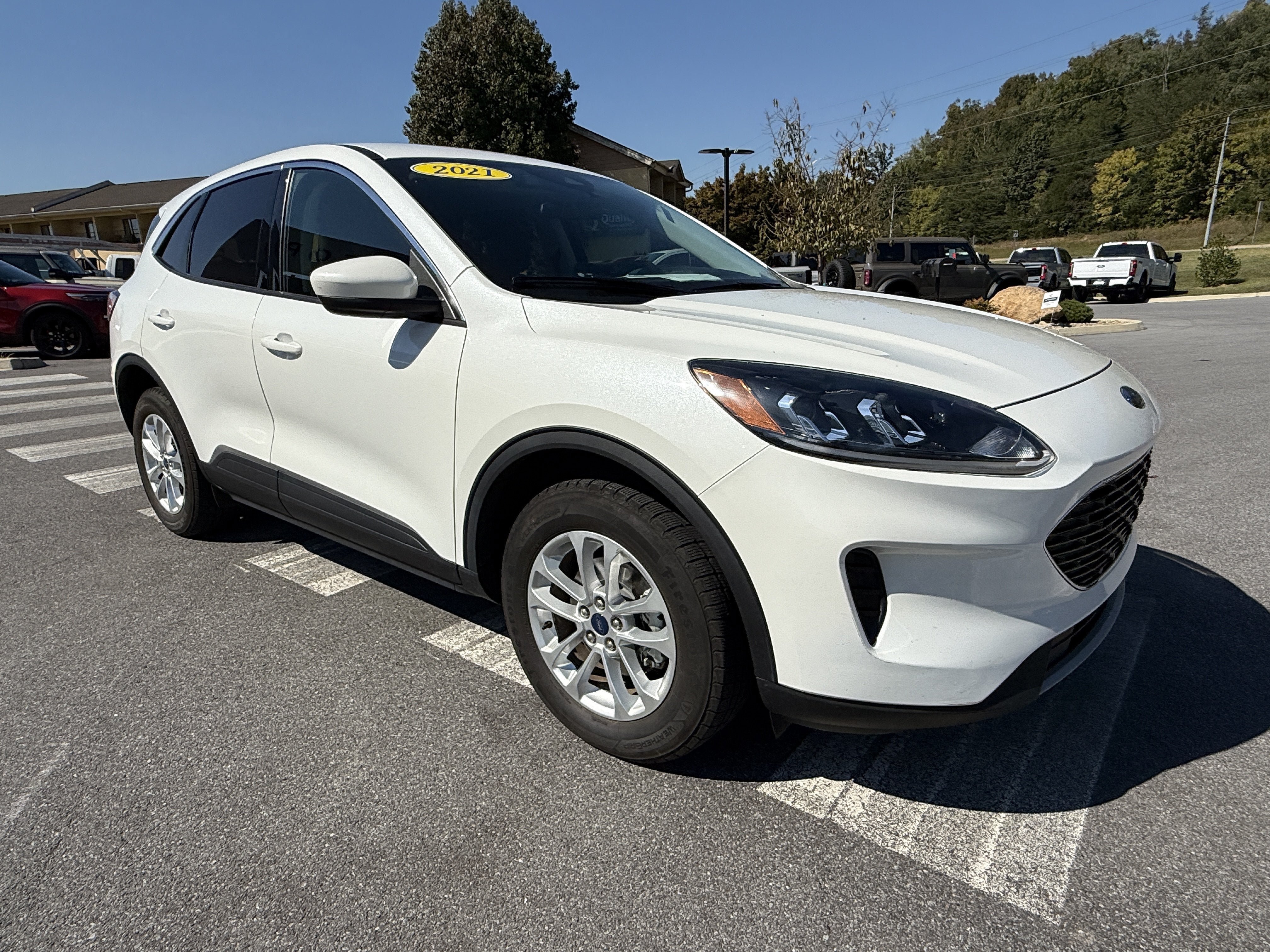 Used 2021 Ford Escape SE w/ Convenience Package AWD/4WD image 3