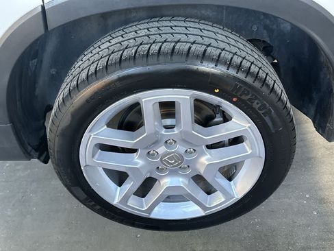 Used 2025 Honda Passport EX-L image 11