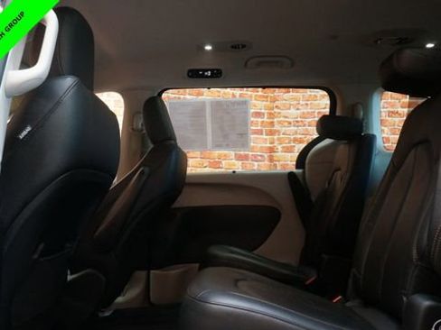 Used 2019 Chrysler Pacifica Touring-L w/ Advanced Safetytec Group image 31