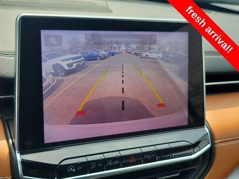 Used 2025 Jeep Compass Limited image 27