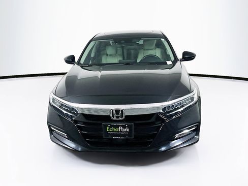 Used 2018 Honda Accord Touring image 2