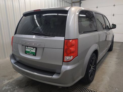 Used 2018 Dodge Grand Caravan SE FWD image 9