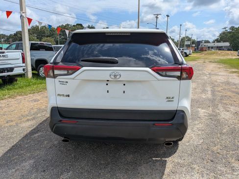 Used 2021 Toyota RAV4 XLE AWD/4WD image 5