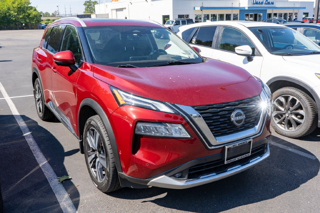 Used 2022 Nissan Rogue Platinum w/ Head-Up Display Package AWD/4WD image 3