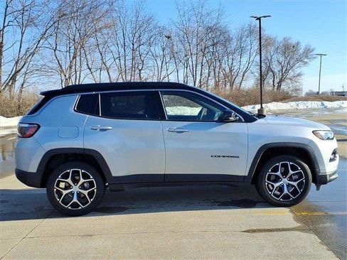 Used 2024 Jeep Compass Limited image 5