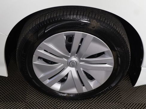 Used 2025 Nissan Leaf S FWD image 15