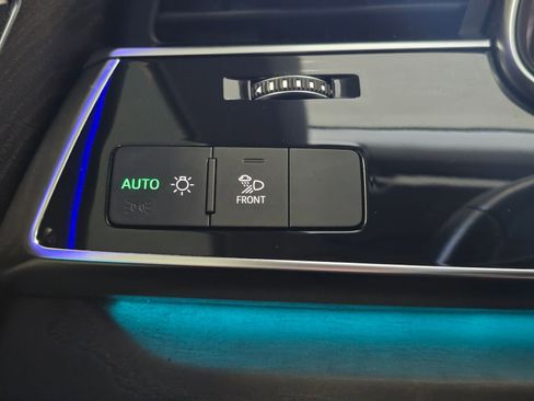 Used 2023 Audi Q8 Premium Plus image 42