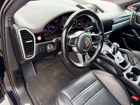 Used 2022 Porsche Cayenne Platinum Edition image 10