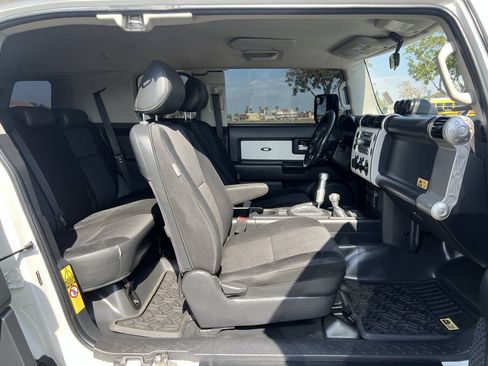 Used 2008 Toyota FJ Cruiser 4WD image 11