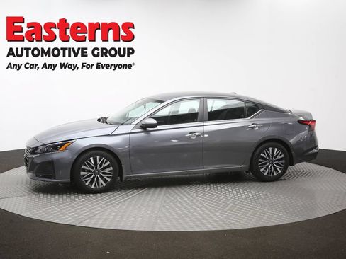Used 2023 Nissan Altima 2.5 SV FWD image 57
