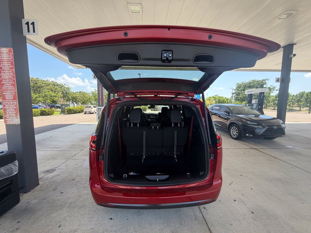 New 2027 Chrysler Pacifica Select FWD image 39