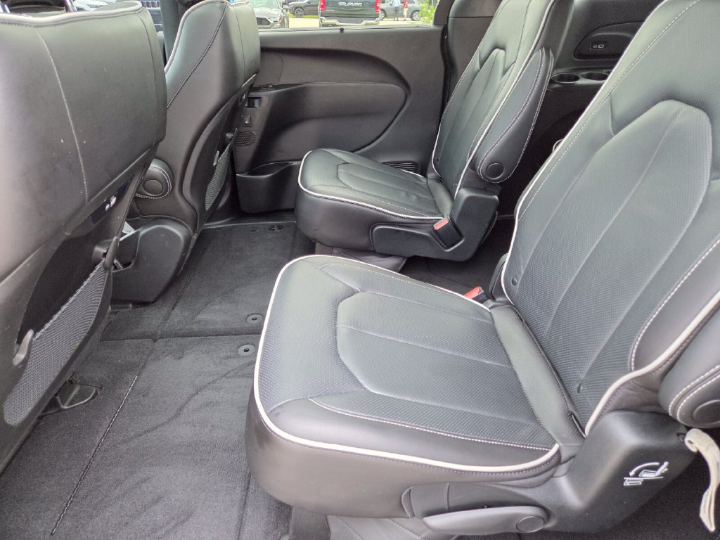 Used 2023 Chrysler Pacifica Limited w/ S Appearance Package AWD/4WD image 25