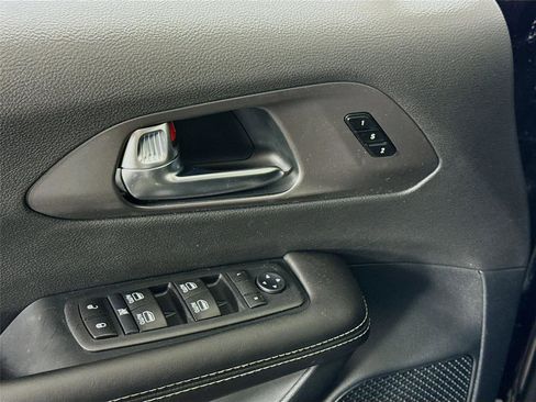 New 2026 Chrysler Pacifica Select FWD image 12