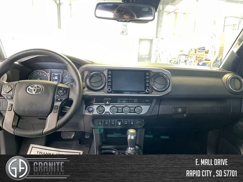 Used 2022 Toyota Tacoma TRD Off-Road w/ Technology Package AWD/4WD image 13
