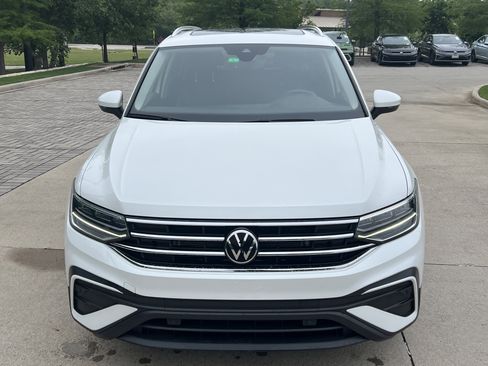 Certified 2023 Volkswagen Tiguan SE FWD image 3