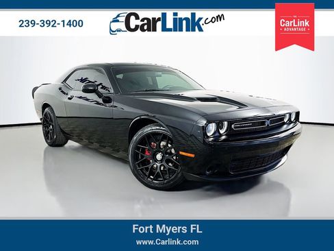 Used 2019 Dodge Challenger SXT RWD image 1