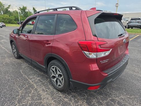 Used 2022 Subaru Forester Premium AWD/4WD image 5