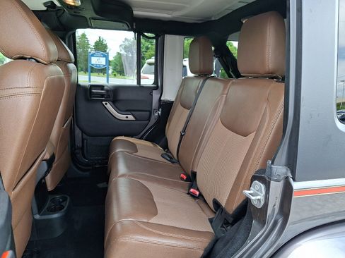 Used 2016 Jeep Wrangler Unlimited Sahara AWD/4WD image 10