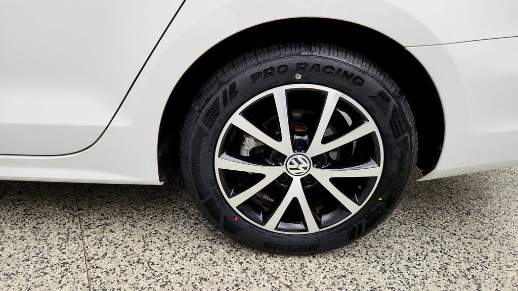 Used 2018 Volkswagen Jetta SE FWD image 9