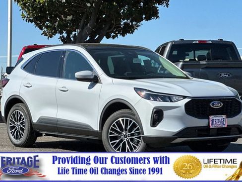 New 2025 Ford Escape SE w/ Class II Trailer Tow Package image 2