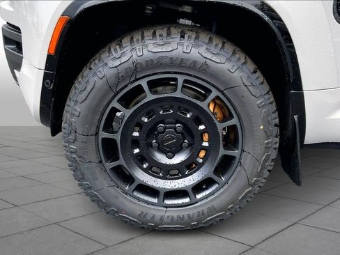 New 2026 Land Rover Defender 110 AWD/4WD image 16