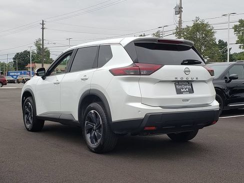 Used 2025 Nissan Rogue SV FWD image 4