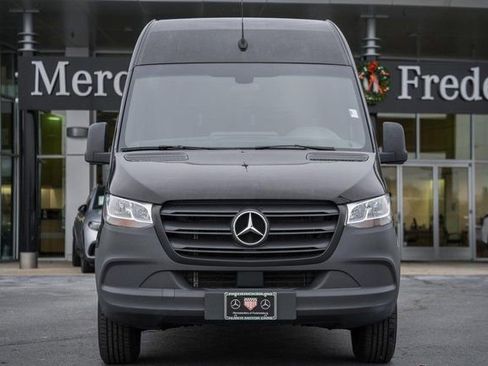Used 2024 Mercedes-Benz Sprinter 2500 image 2