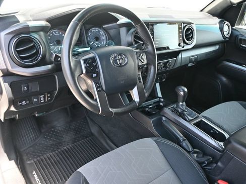 Used 2020 Toyota Tacoma TRD Sport w/ Technology Package AWD/4WD image 10