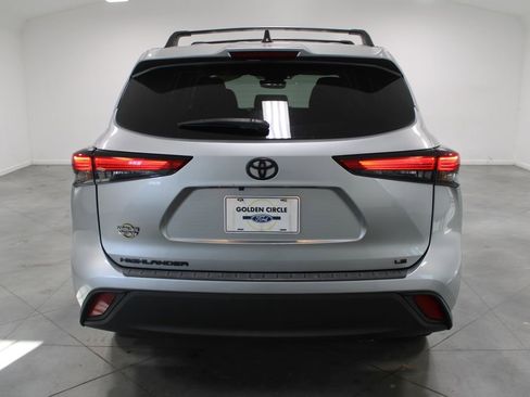Used 2023 Toyota Highlander LE image 8