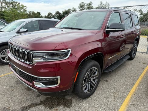 Used 2025 Jeep Wagoneer Series II AWD/4WD image 4