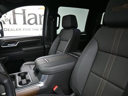 Used 2025 Chevrolet Silverado 2500 High Country w/ High Country Premium Package AWD/4WD image 16