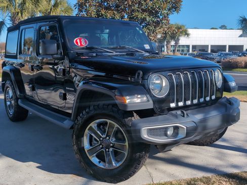 Used 2018 Jeep Wrangler Unlimited Sahara image 2