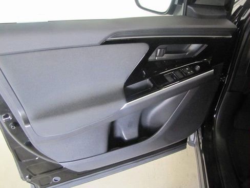 Used 2025 Subaru Solterra Premium image 9