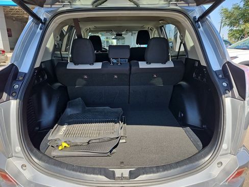 Used 2018 Toyota RAV4 XLE AWD/4WD image 10