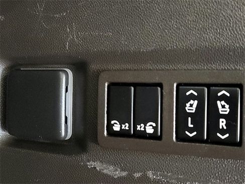 Used 2023 GMC Yukon Denali image 39