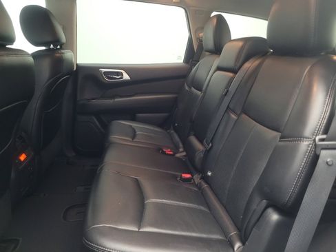 Used 2017 Nissan Pathfinder Platinum FWD image 18