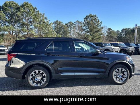 Used 2025 Ford Explorer Active w/ Active Comfort Package image 8