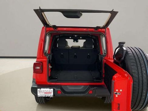 Used 2025 Jeep Wrangler Unlimited Sahara w/ Safety Group AWD/4WD image 18