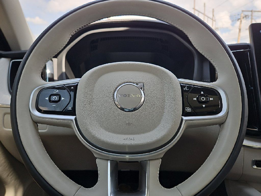 Used 2026 Volvo XC60 B5 Ultra w/ Protection Package Premier AWD/4WD image 30