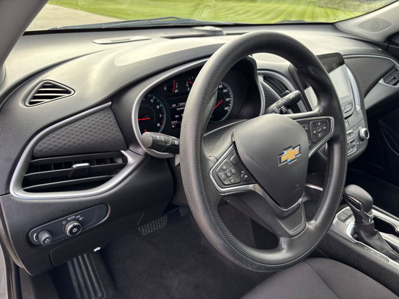 Used 2025 Chevrolet Malibu LT FWD image 18