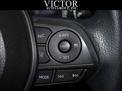 Used 2021 Toyota Corolla LE image 19