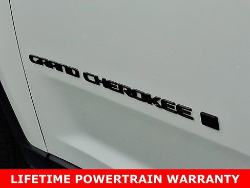 Used 2024 Jeep Grand Cherokee Altitude image 32