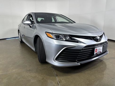 Used 2022 Toyota Camry LE w/ Cold Weather Package image 7